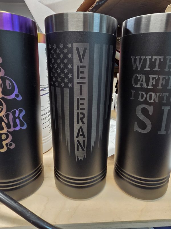 20 BLKPRM COF TMBLR - Veteran Flag (Vertical VETERAN)